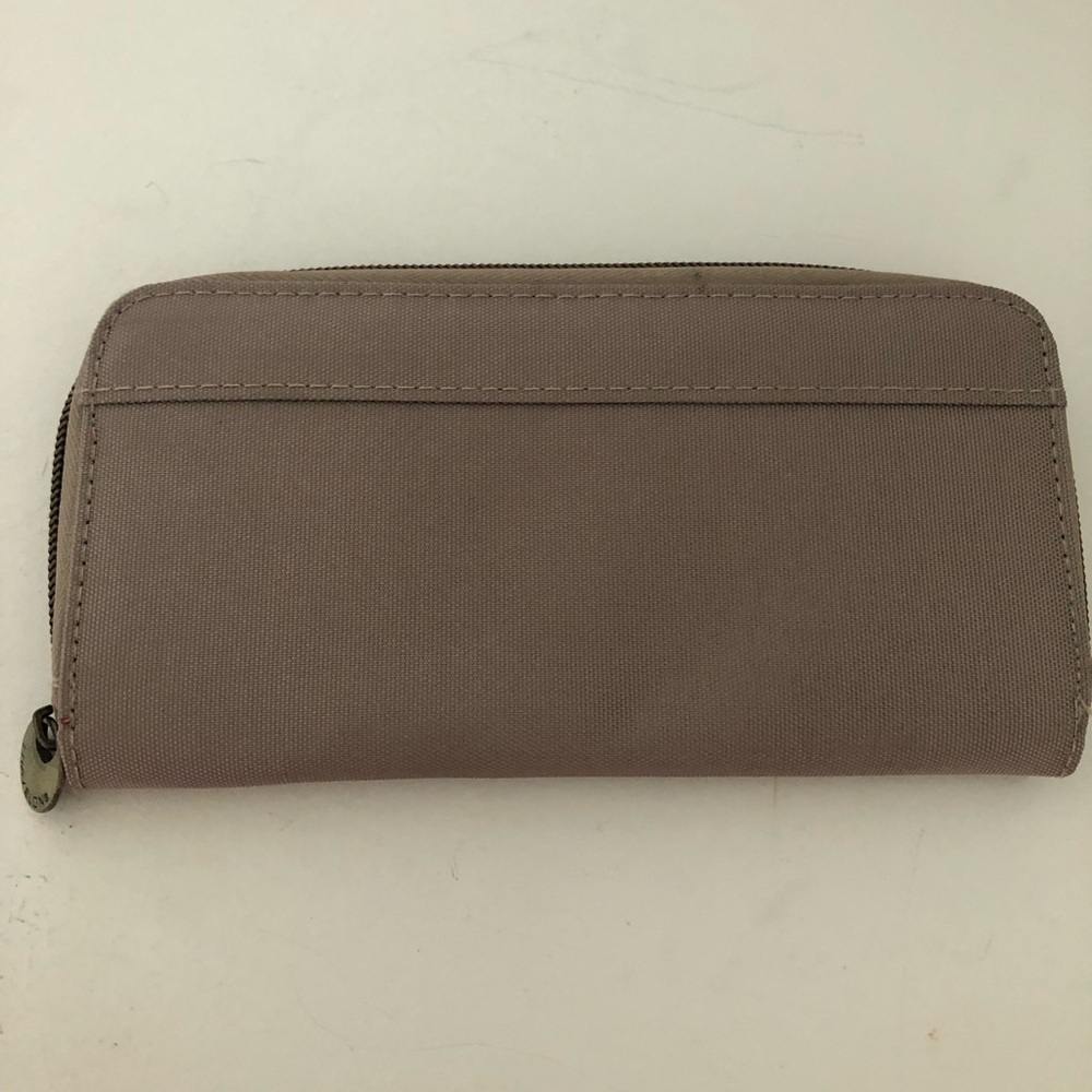 NWOT Travelon Taupe Zip-Around RFID Wallet